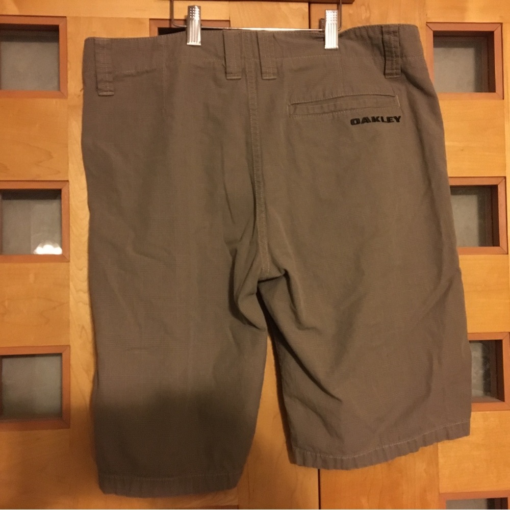 Oakley Lightweight Travel/Golf Shorts, 34” - Picture 2 of 8